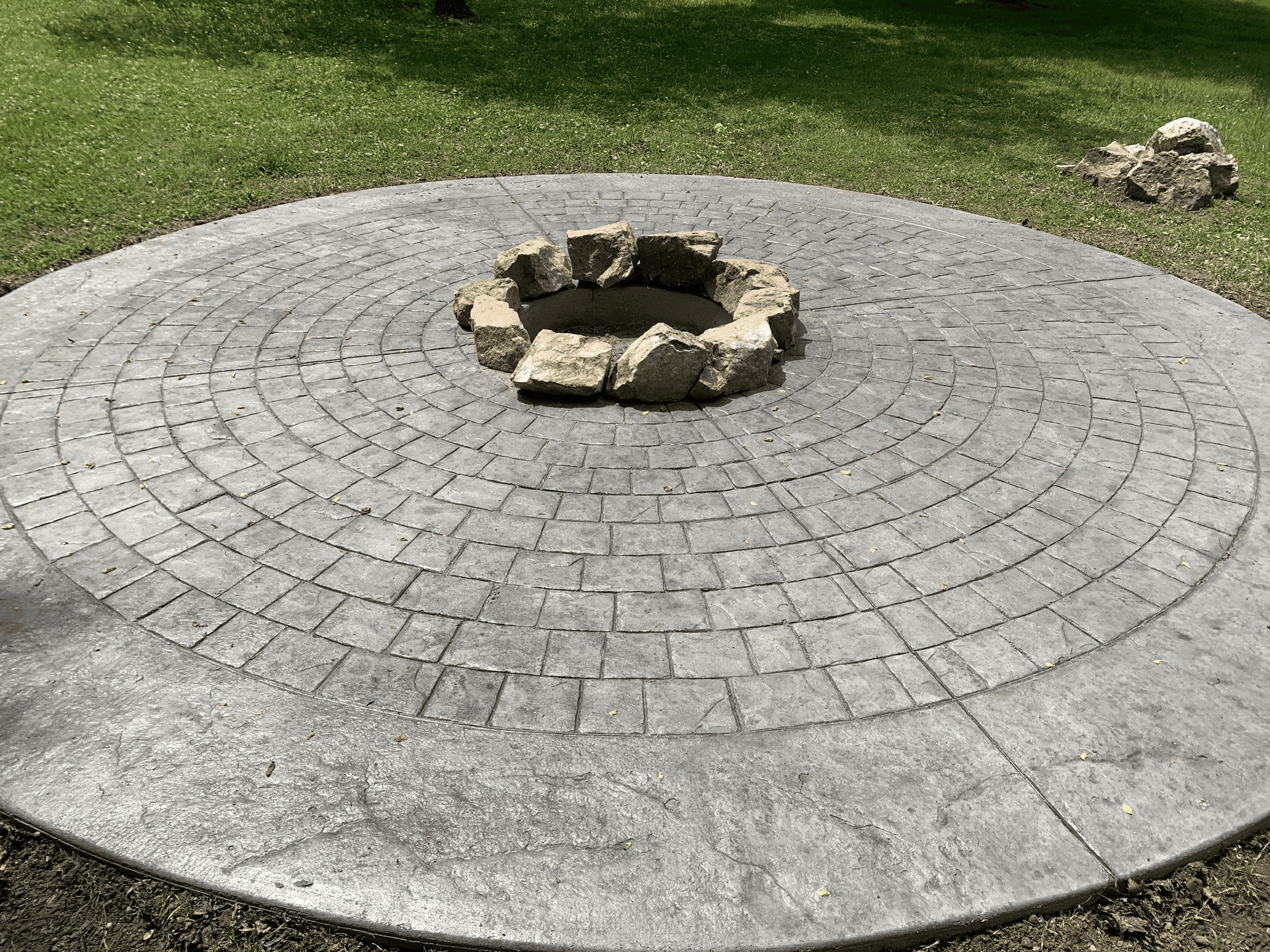 Circle Cobblestone stamped concrete pattern